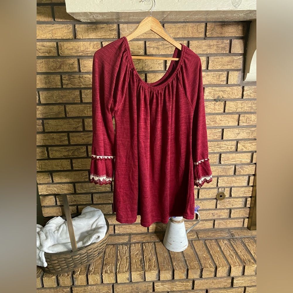 Gorgeous flowy women’s win win top‎